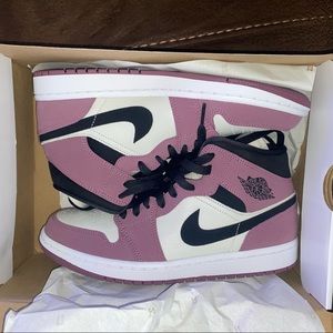 2022 Wmns Nike Air Jordan 1 Mid SE 'Berry Pink'